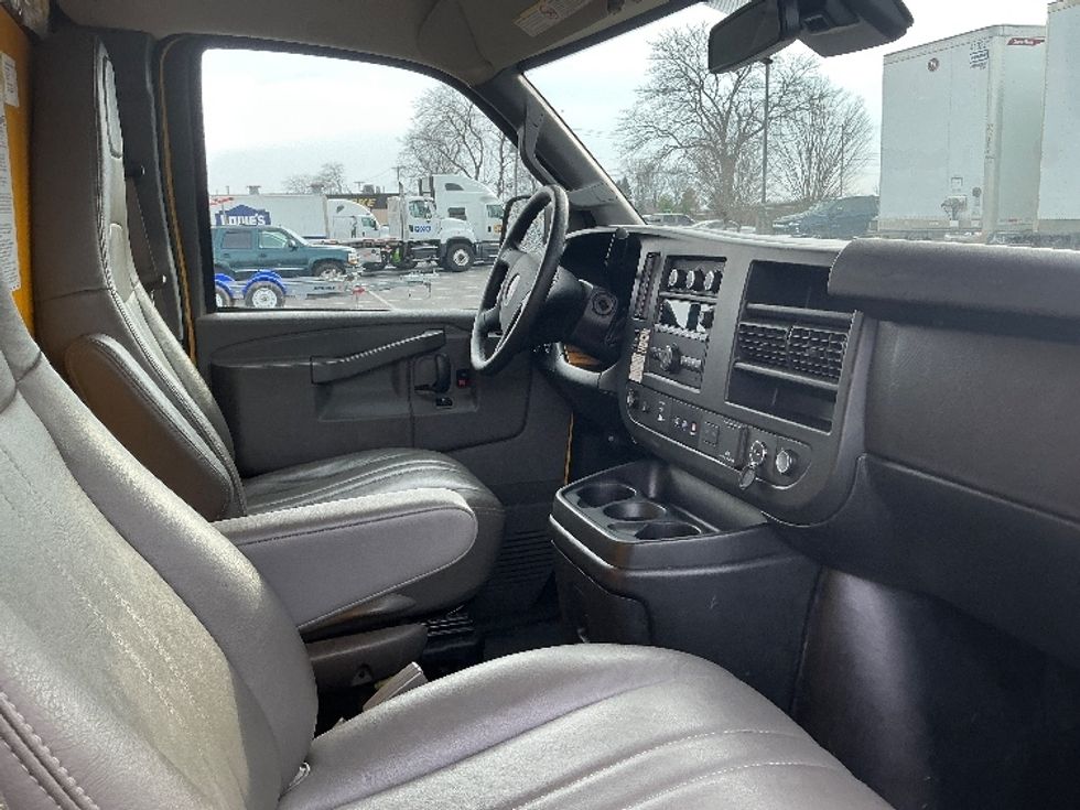 Light Duty Box Truck-Light and Medium Duty Trucks-GMC-2021-Savana G33503-Lexington-KY-99,579\n\t\tmiles-$ 25,750 - Image 21
