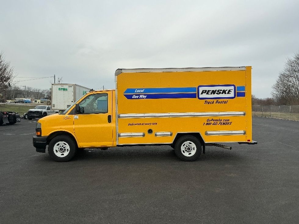 Light Duty Box Truck-Light and Medium Duty Trucks-GMC-2021-Savana G33503-Lexington-KY-99,579\n\t\tmiles-$ 25,750 - Image 4