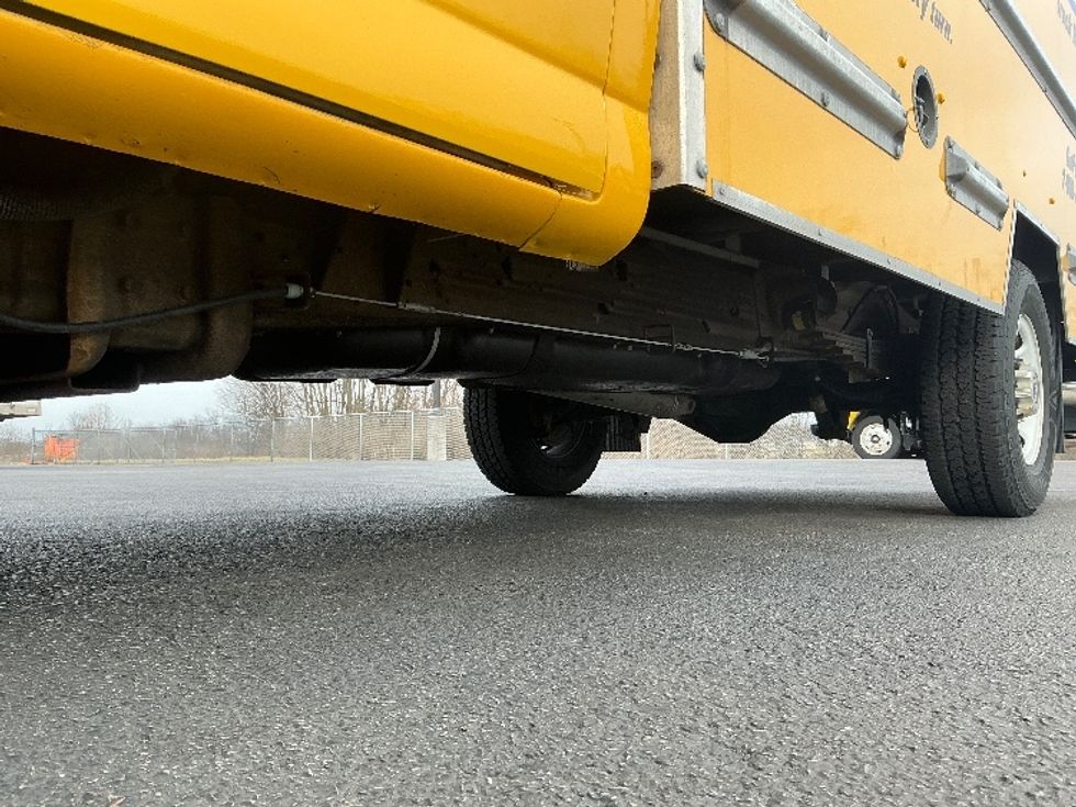 Light Duty Box Truck-Light and Medium Duty Trucks-GMC-2021-Savana G33503-Lexington-KY-99,579\n\t\tmiles-$ 25,750 - Image 5