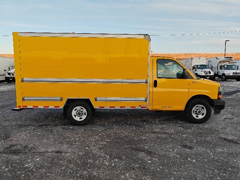Light Duty Box Truck-Light and Medium Duty Trucks-GMC-2021-Savana G33503-Linden-NJ-101,195\n\t\tmiles-$ 25,500 - Image 15