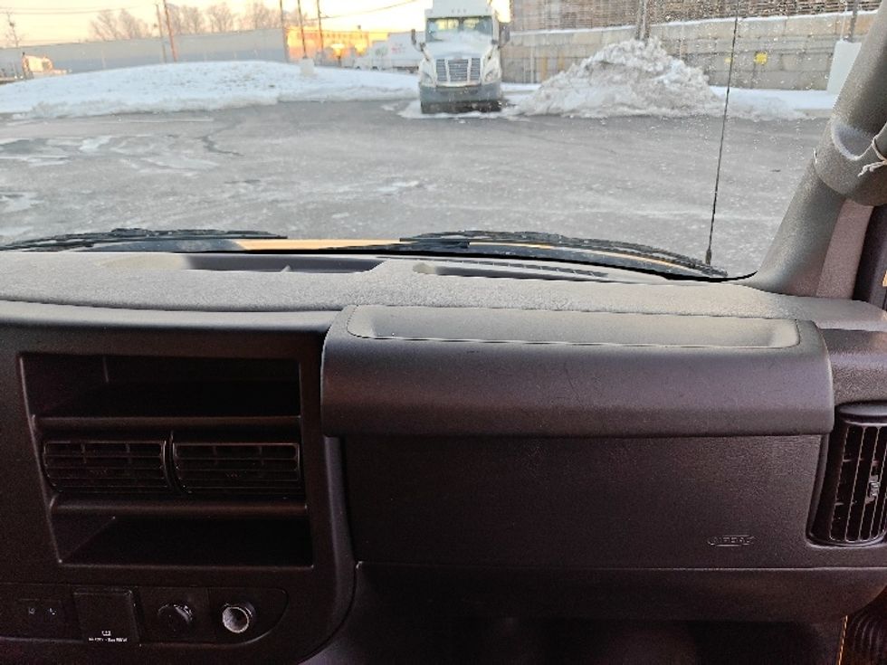 Light Duty Box Truck-Light and Medium Duty Trucks-GMC-2021-Savana G33503-Linden-NJ-101,195\n\t\tmiles-$ 25,500 - Image 21