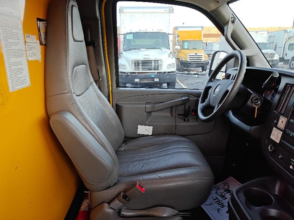 Light Duty Box Truck-Light and Medium Duty Trucks-GMC-2021-Savana G33503-Linden-NJ-101,195\n\t\tmiles-$ 25,500 - Image 22