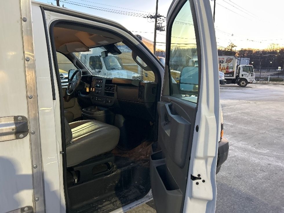 Light Duty Box Truck-Light and Medium Duty Trucks-GMC-2021-Savana G33503-Linden-NJ-102,768\n\t\tmiles-$ 27,750 - Image 17