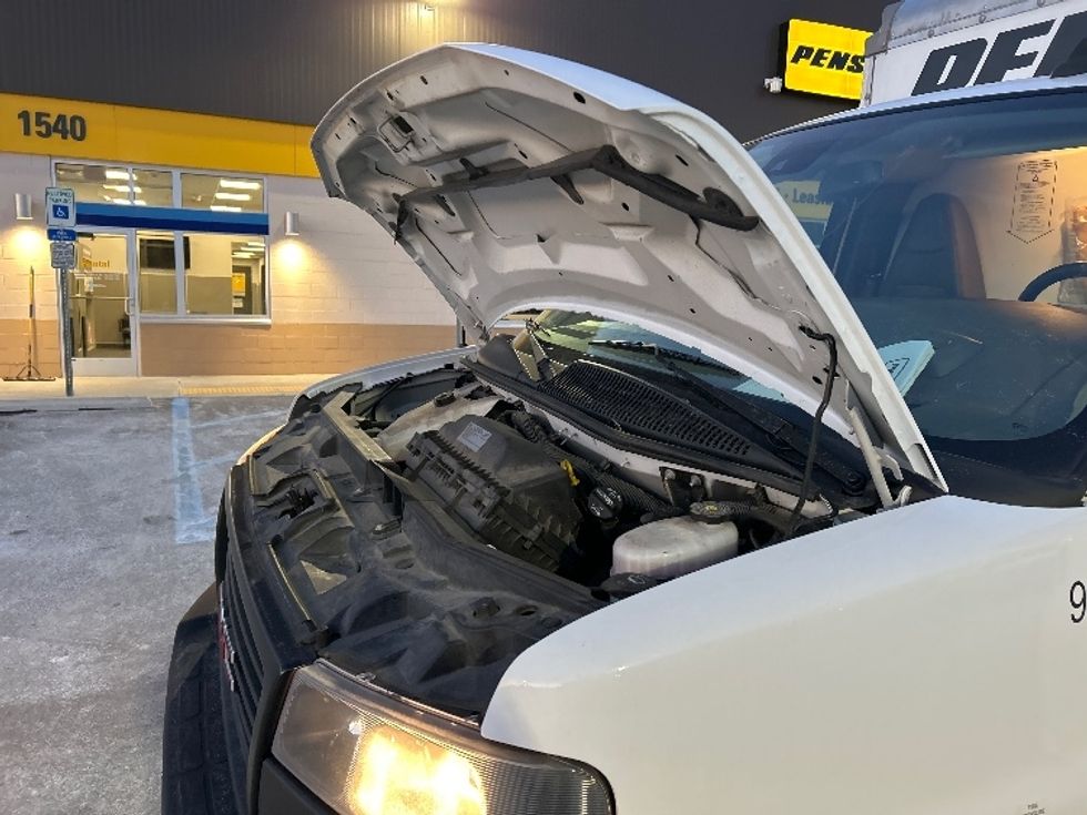 Light Duty Box Truck-Light and Medium Duty Trucks-GMC-2021-Savana G33503-Linden-NJ-102,768\n\t\tmiles-$ 27,750 - Image 20