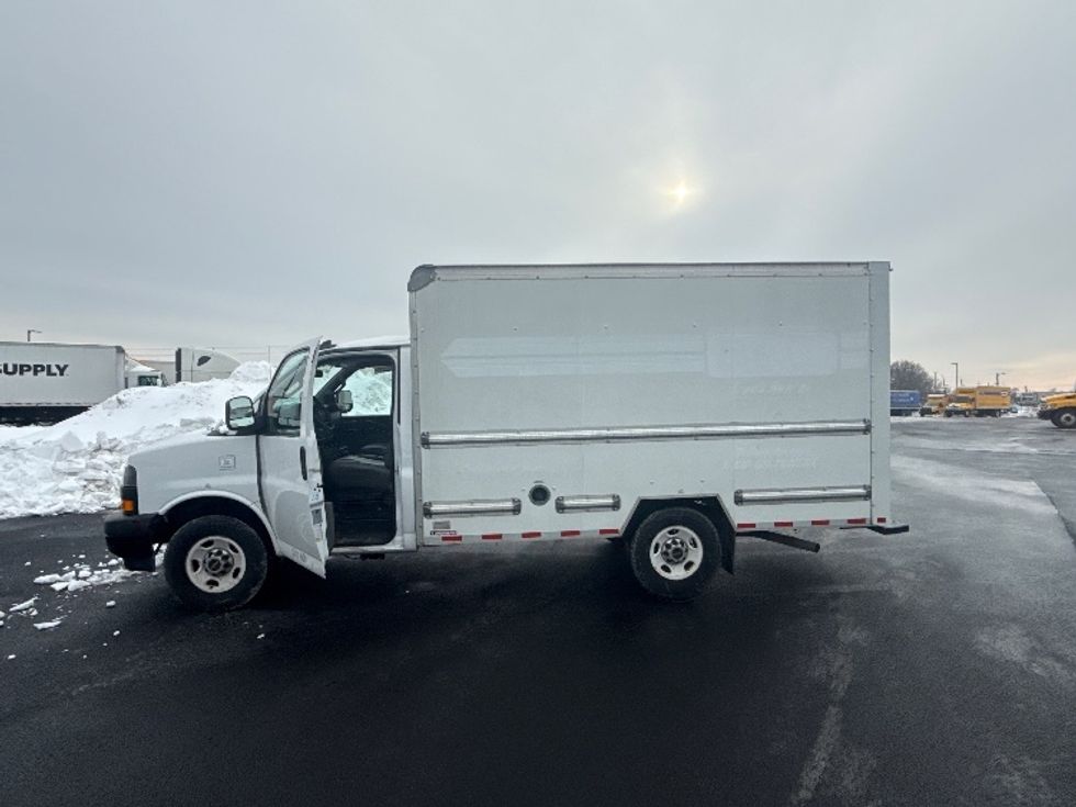 Light Duty Box Truck-Light and Medium Duty Trucks-GMC-2021-Savana G33503-Linden-NJ-103,150\n\t\tmiles-$ 27,750 - Image 4