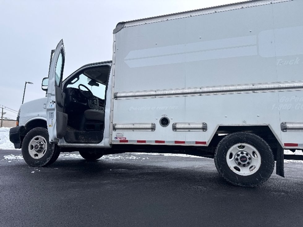 Light Duty Box Truck-Light and Medium Duty Trucks-GMC-2021-Savana G33503-Linden-NJ-103,150\n\t\tmiles-$ 27,750 - Image 5