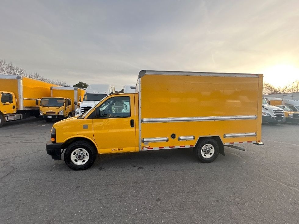 Light Duty Box Truck-Light and Medium Duty Trucks-GMC-2021-Savana G33503-Little Rock-AR-105,779\n\t\tmiles-$ 25,500 - Image 15