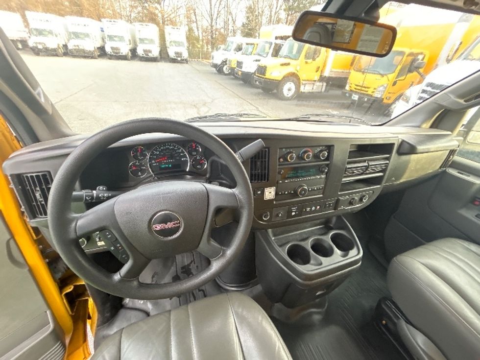 Light Duty Box Truck-Light and Medium Duty Trucks-GMC-2021-Savana G33503-Little Rock-AR-105,779\n\t\tmiles-$ 25,500 - Image 18