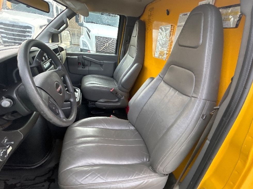Light Duty Box Truck-Light and Medium Duty Trucks-GMC-2021-Savana G33503-Little Rock-AR-105,779\n\t\tmiles-$ 25,500 - Image 19