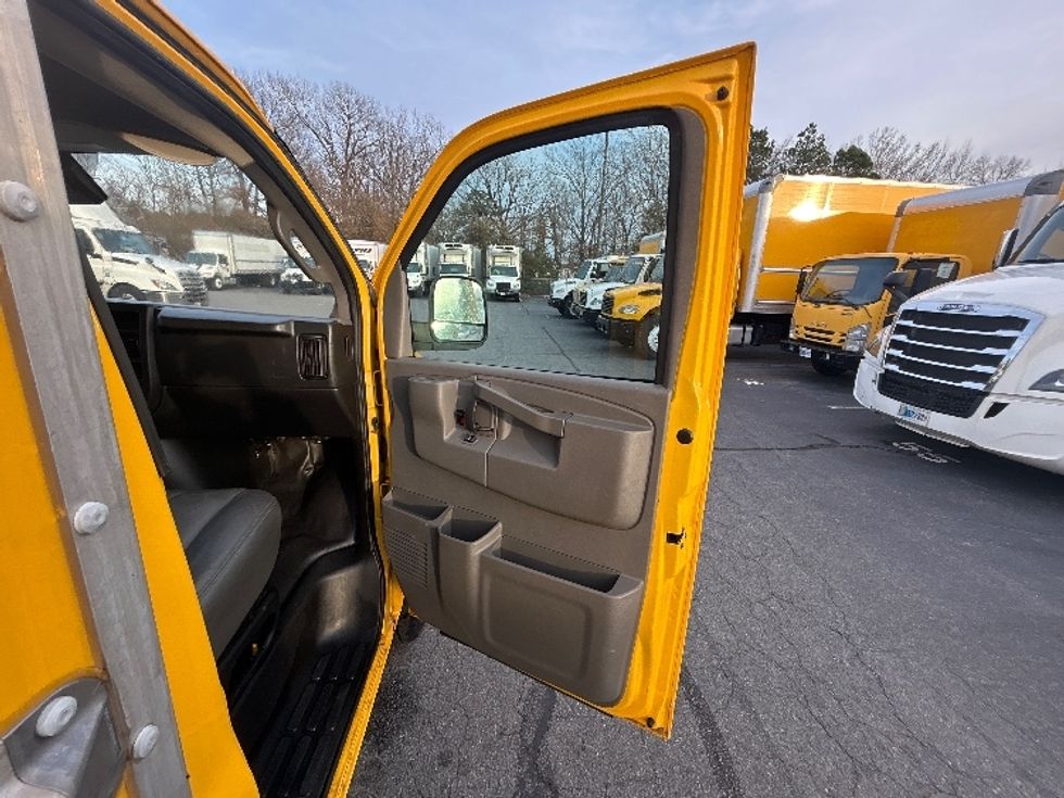 Light Duty Box Truck-Light and Medium Duty Trucks-GMC-2021-Savana G33503-Little Rock-AR-105,779\n\t\tmiles-$ 25,500 - Image 20