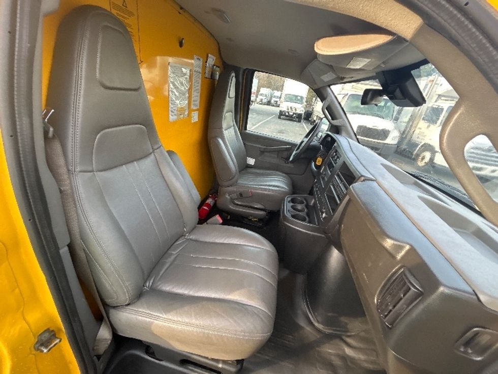 Light Duty Box Truck-Light and Medium Duty Trucks-GMC-2021-Savana G33503-Little Rock-AR-105,779\n\t\tmiles-$ 25,500 - Image 22