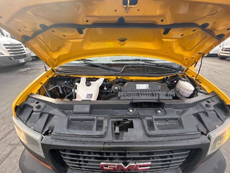 Light Duty Box Truck-Light and Medium Duty Trucks-GMC-2021-Savana G33503-Little Rock-AR-105,779\n\t\tmiles-$ 25,500 - Image 24