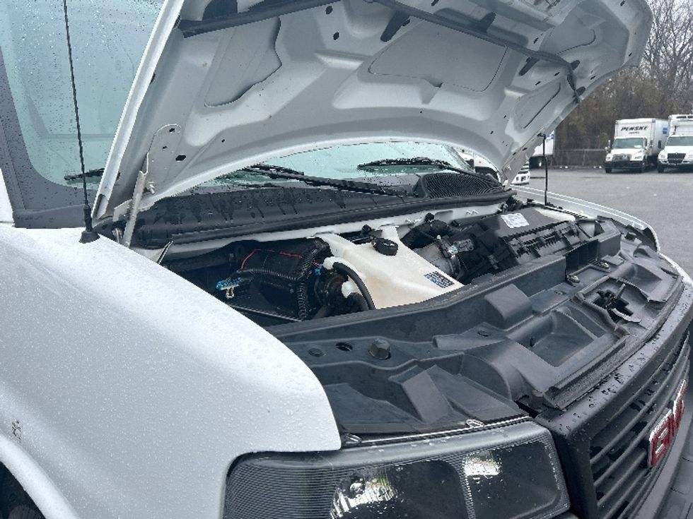 Light Duty Box Truck-Light and Medium Duty Trucks-GMC-2021-Savana G33503-Little Rock-AR-113,803\n\t\tmiles-$ 27,000 - Image 21