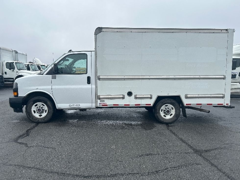 Light Duty Box Truck-Light and Medium Duty Trucks-GMC-2021-Savana G33503-Little Rock-AR-113,803\n\t\tmiles-$ 27,000 - Image 4