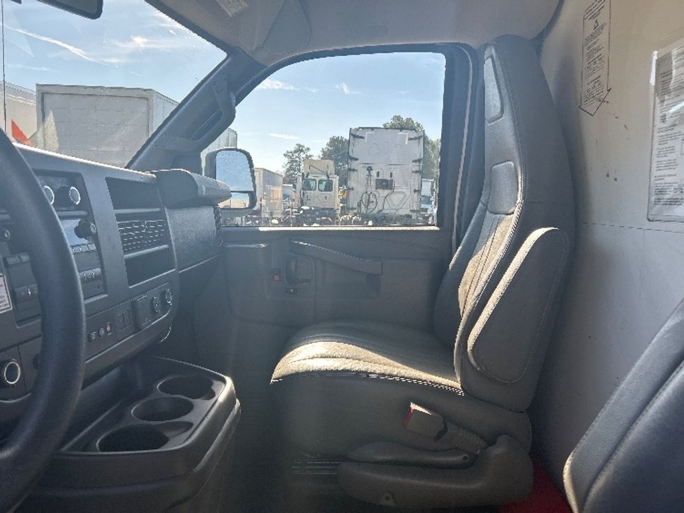 Light Duty Box Truck-Light and Medium Duty Trucks-GMC-2021-Savana G33503-Little Rock-AR-114,114\n\t\tmiles-$ 27,000 - Image 16