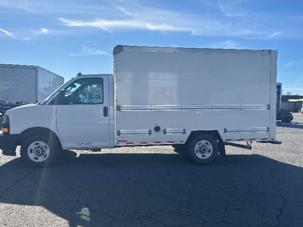 Light Duty Box Truck-Light and Medium Duty Trucks-GMC-2021-Savana G33503-Little Rock-AR-114,114\n\t\tmiles-$ 27,000 - Image 4