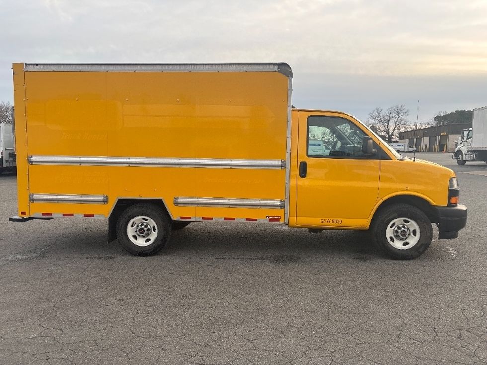 Light Duty Box Truck-Light and Medium Duty Trucks-GMC-2021-Savana G33503-Little Rock-AR-119,213\n\t\tmiles-$ 24,750 - Image 15