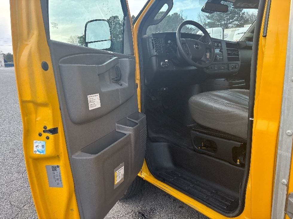 Light Duty Box Truck-Light and Medium Duty Trucks-GMC-2021-Savana G33503-Little Rock-AR-119,213\n\t\tmiles-$ 24,750 - Image 16