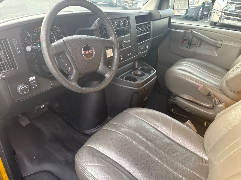 Light Duty Box Truck-Light and Medium Duty Trucks-GMC-2021-Savana G33503-Little Rock-AR-119,213\n\t\tmiles-$ 24,750 - Image 17