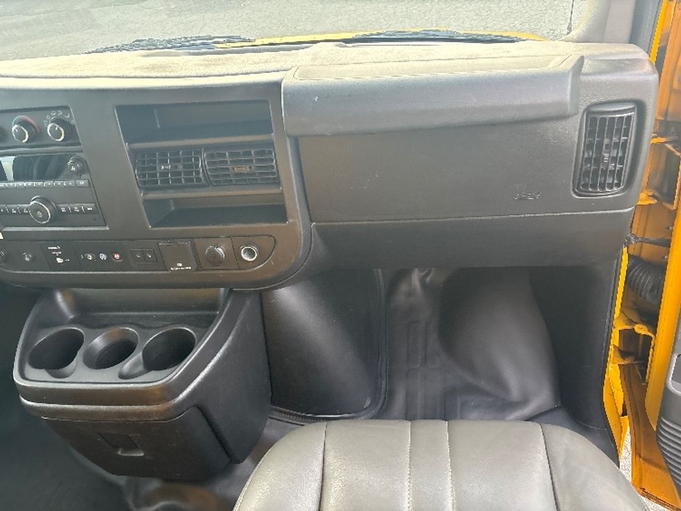 Light Duty Box Truck-Light and Medium Duty Trucks-GMC-2021-Savana G33503-Little Rock-AR-119,213\n\t\tmiles-$ 24,750 - Image 21