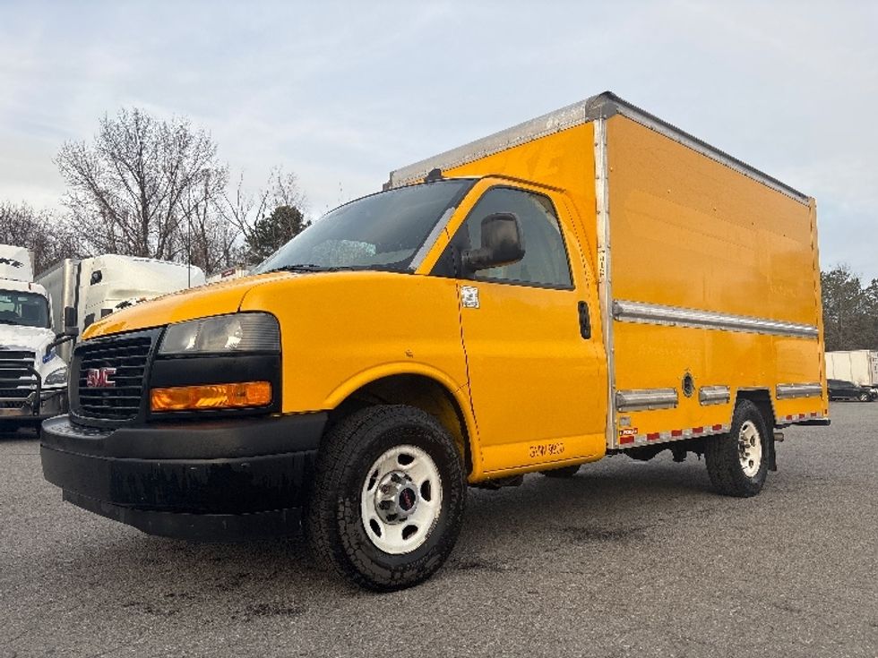 Light Duty Box Truck-Light and Medium Duty Trucks-GMC-2021-Savana G33503-Little Rock-AR-119,213\n\t\tmiles-$ 24,750 - Image 3