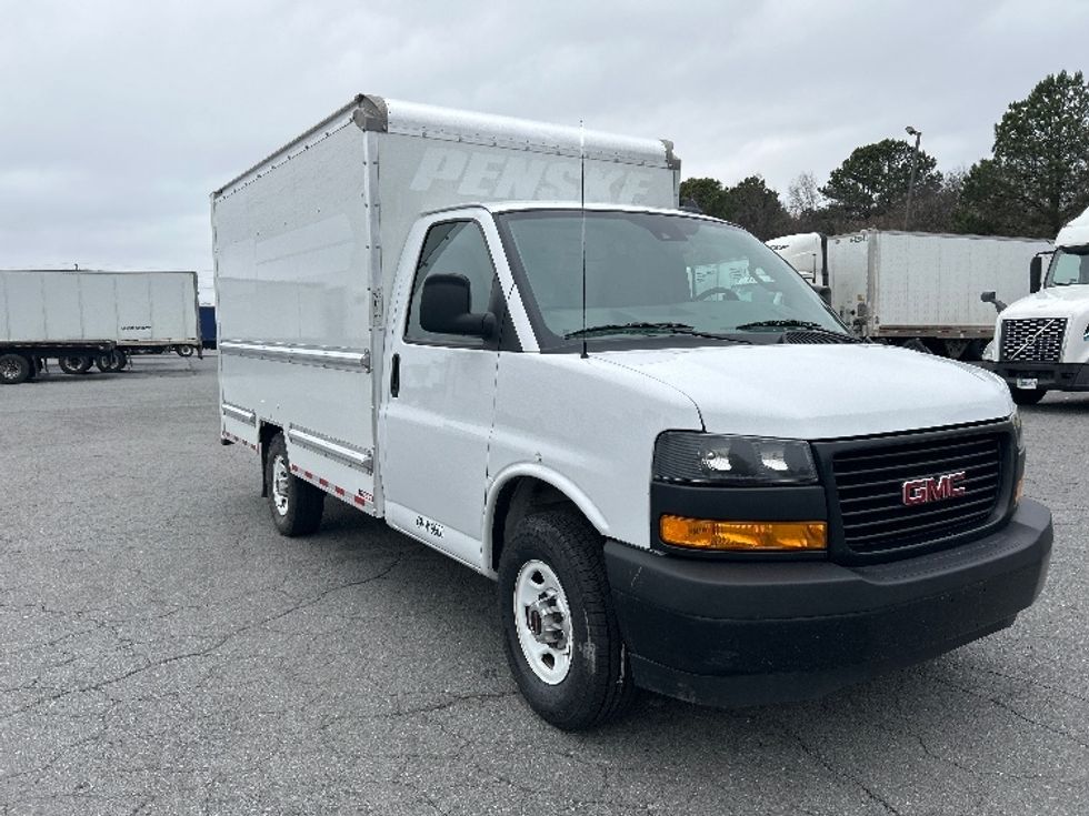 Light Duty Box Truck-Light and Medium Duty Trucks-GMC-2021-Savana G33503-Little Rock-AR-120,103\n\t\tmiles-$ 26,250 - Image 1