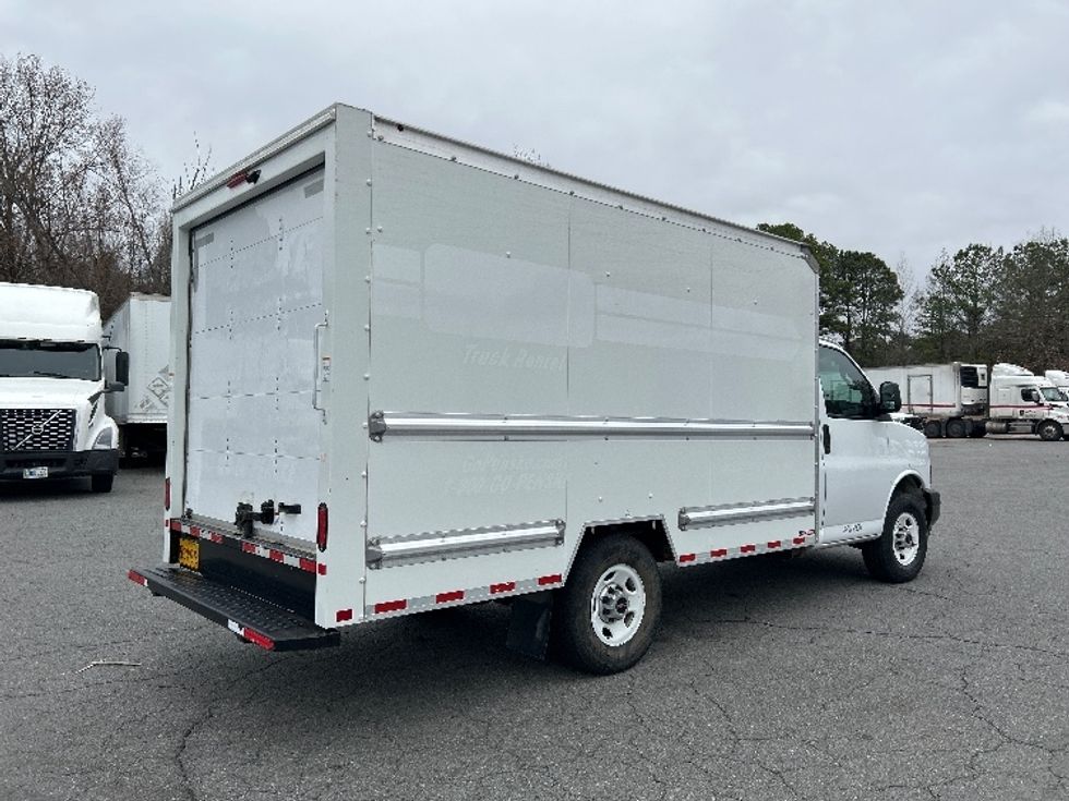 Light Duty Box Truck-Light and Medium Duty Trucks-GMC-2021-Savana G33503-Little Rock-AR-120,103\n\t\tmiles-$ 26,250 - Image 11