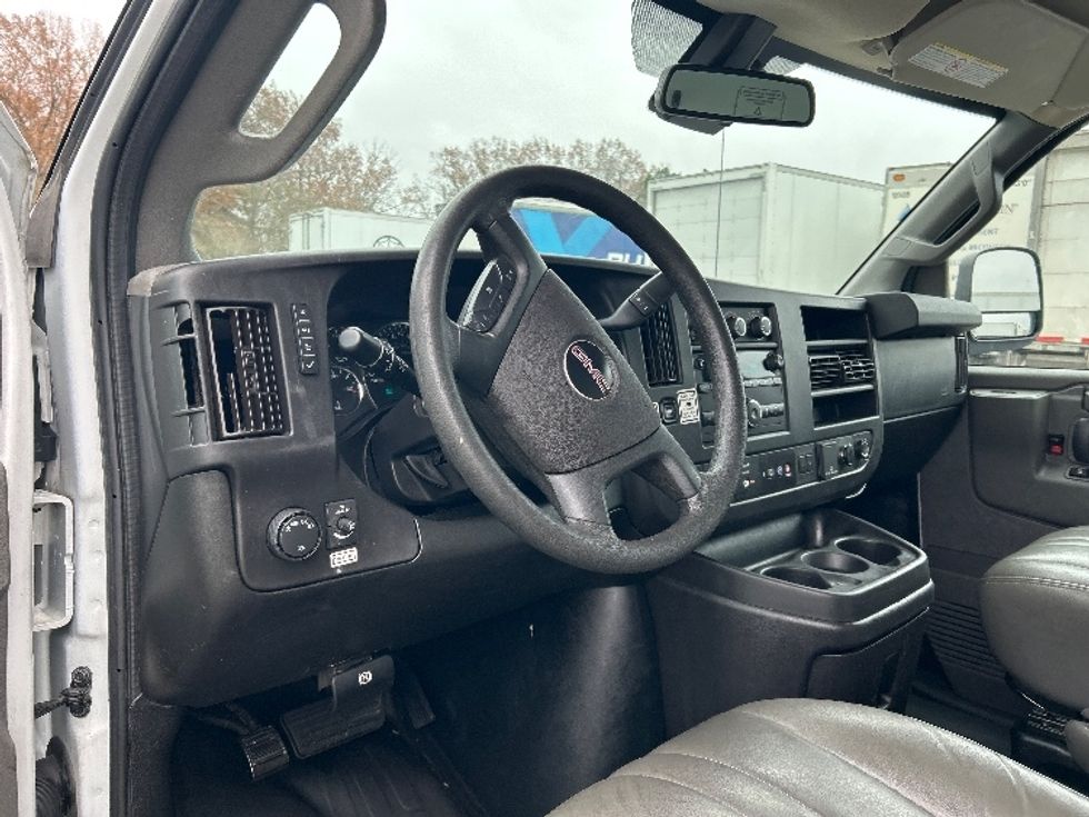 Light Duty Box Truck-Light and Medium Duty Trucks-GMC-2021-Savana G33503-Little Rock-AR-120,103\n\t\tmiles-$ 26,250 - Image 14