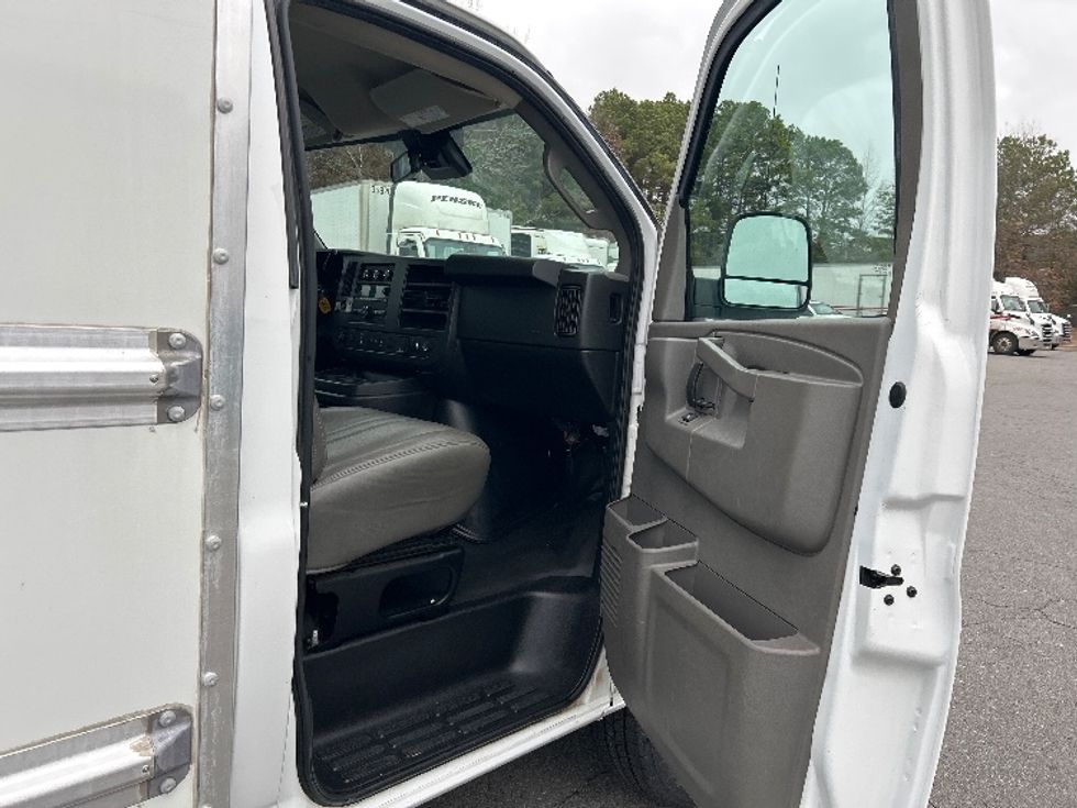 Light Duty Box Truck-Light and Medium Duty Trucks-GMC-2021-Savana G33503-Little Rock-AR-120,103\n\t\tmiles-$ 26,250 - Image 17