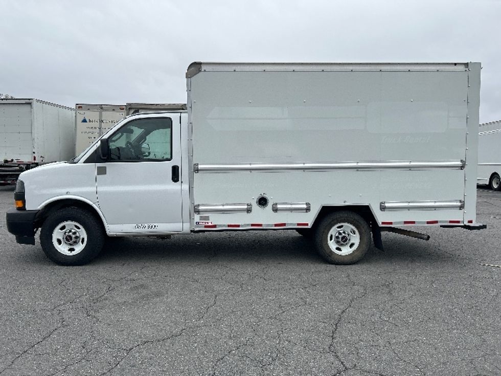 Light Duty Box Truck-Light and Medium Duty Trucks-GMC-2021-Savana G33503-Little Rock-AR-120,103\n\t\tmiles-$ 26,250 - Image 4