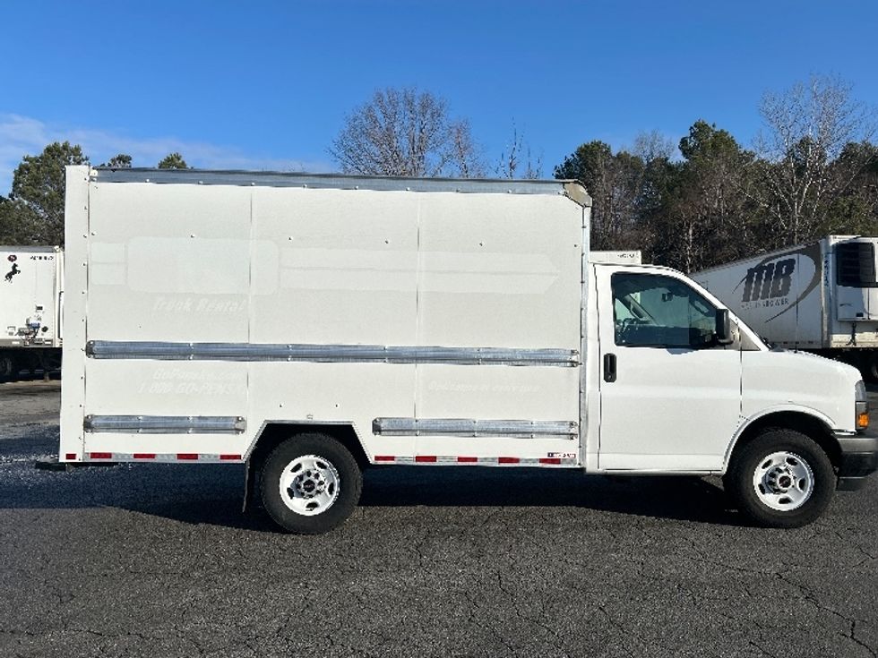 Light Duty Box Truck-Light and Medium Duty Trucks-GMC-2021-Savana G33503-Little Rock-AR-123,485\n\t\tmiles-$ 26,500 - Image 12