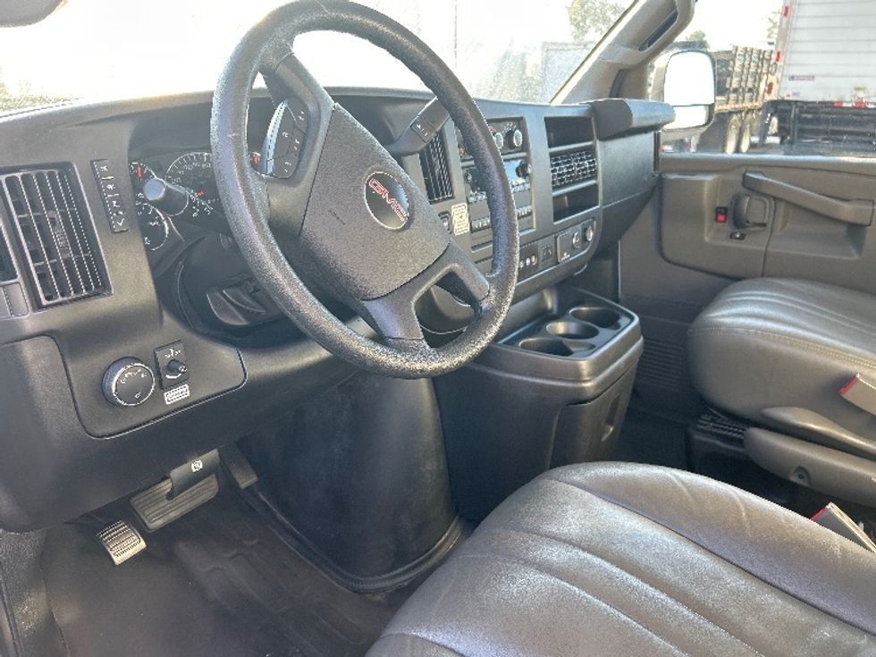 Light Duty Box Truck-Light and Medium Duty Trucks-GMC-2021-Savana G33503-Little Rock-AR-123,485\n\t\tmiles-$ 26,500 - Image 14