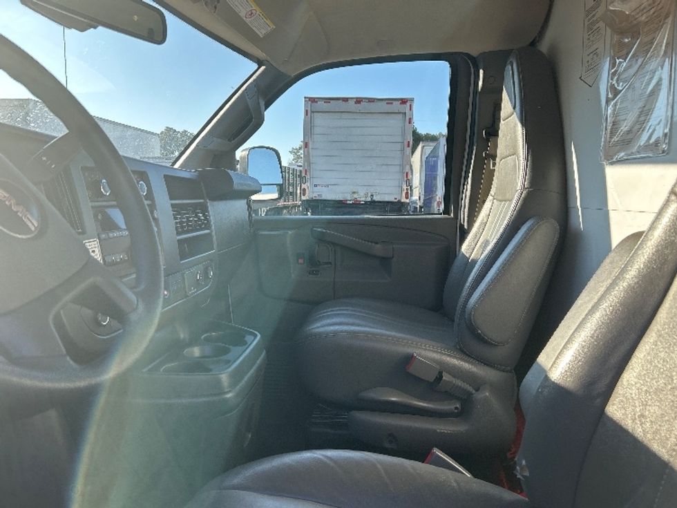 Light Duty Box Truck-Light and Medium Duty Trucks-GMC-2021-Savana G33503-Little Rock-AR-123,485\n\t\tmiles-$ 26,500 - Image 16