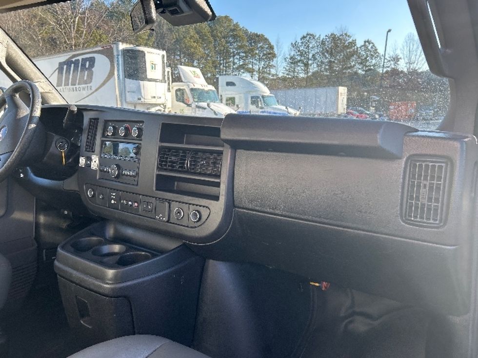 Light Duty Box Truck-Light and Medium Duty Trucks-GMC-2021-Savana G33503-Little Rock-AR-123,485\n\t\tmiles-$ 26,500 - Image 18