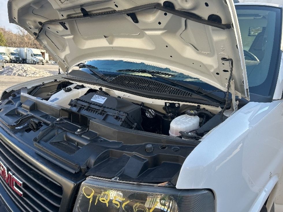 Light Duty Box Truck-Light and Medium Duty Trucks-GMC-2021-Savana G33503-Little Rock-AR-123,485\n\t\tmiles-$ 26,500 - Image 20