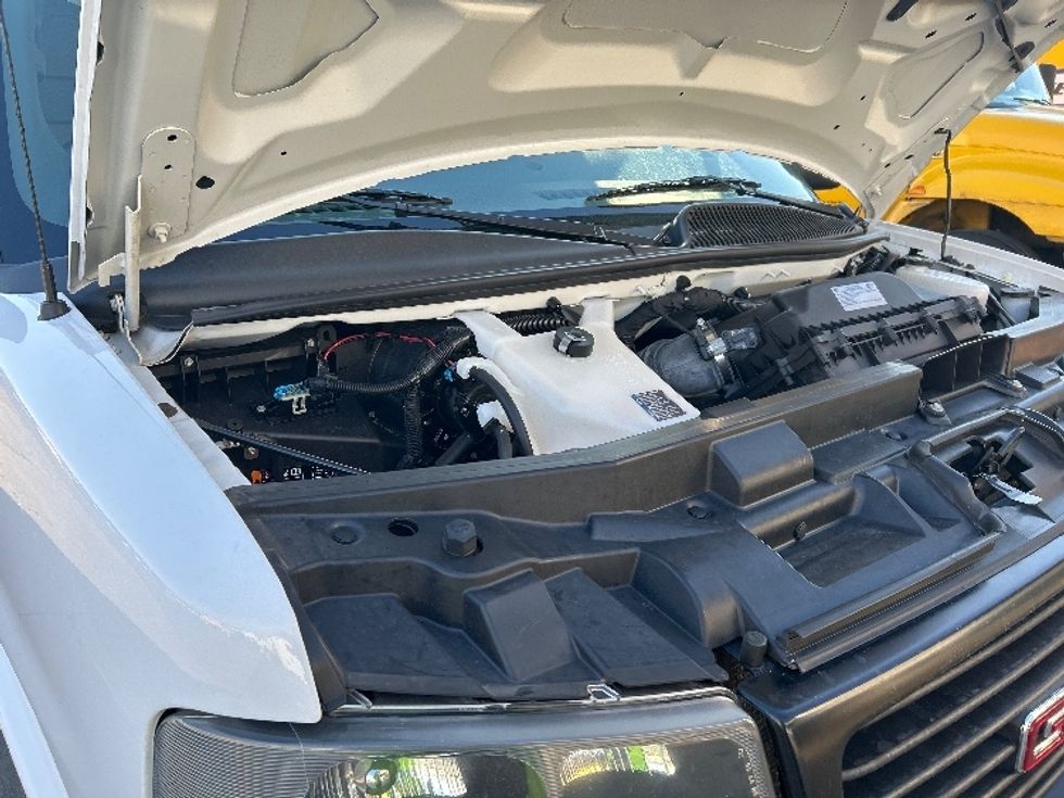 Light Duty Box Truck-Light and Medium Duty Trucks-GMC-2021-Savana G33503-Little Rock-AR-123,485\n\t\tmiles-$ 26,500 - Image 21