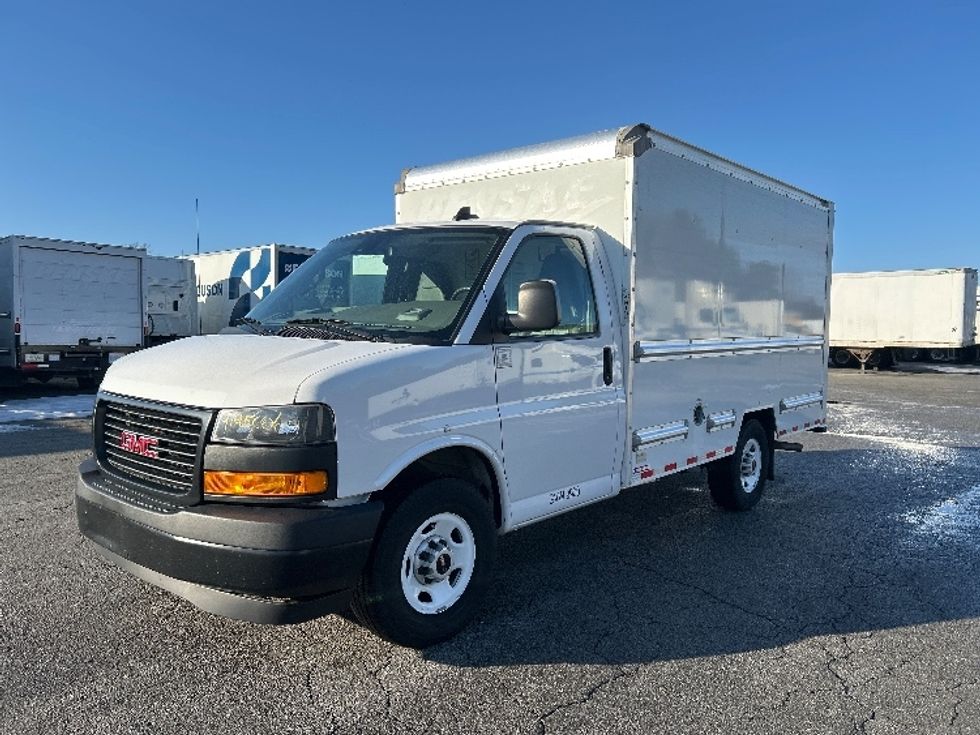 Light Duty Box Truck-Light and Medium Duty Trucks-GMC-2021-Savana G33503-Little Rock-AR-123,485\n\t\tmiles-$ 26,500 - Image 3