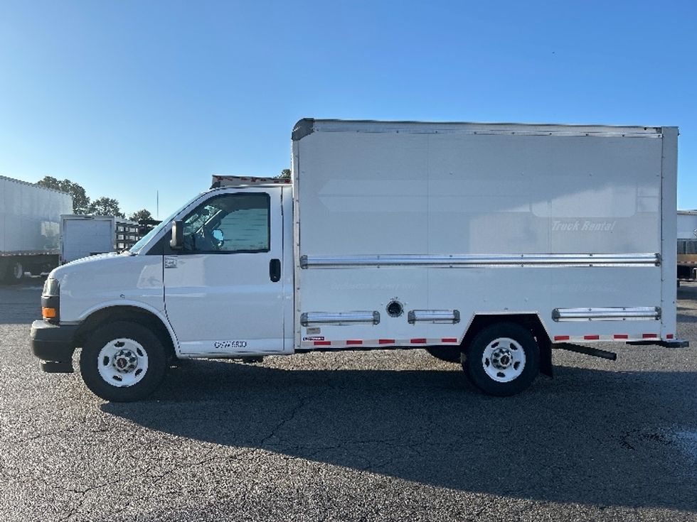 Light Duty Box Truck-Light and Medium Duty Trucks-GMC-2021-Savana G33503-Little Rock-AR-123,485\n\t\tmiles-$ 26,500 - Image 4