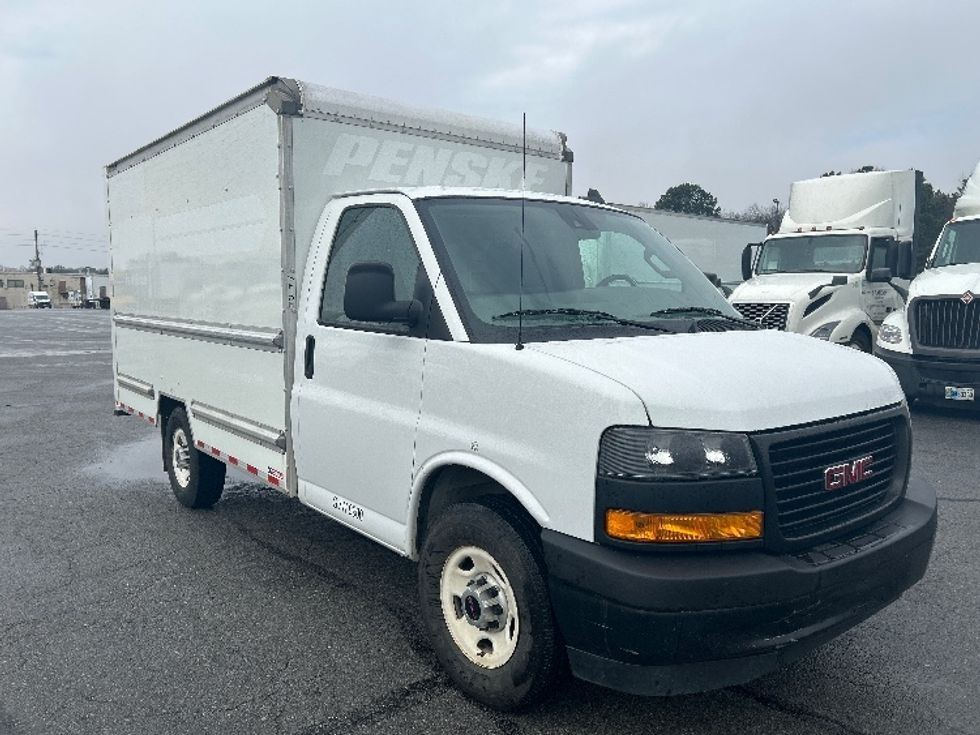 Light Duty Box Truck-Light and Medium Duty Trucks-GMC-2021-Savana G33503-Little Rock-AR-131,127\n\t\tmiles-$ 24,750 - Image 1