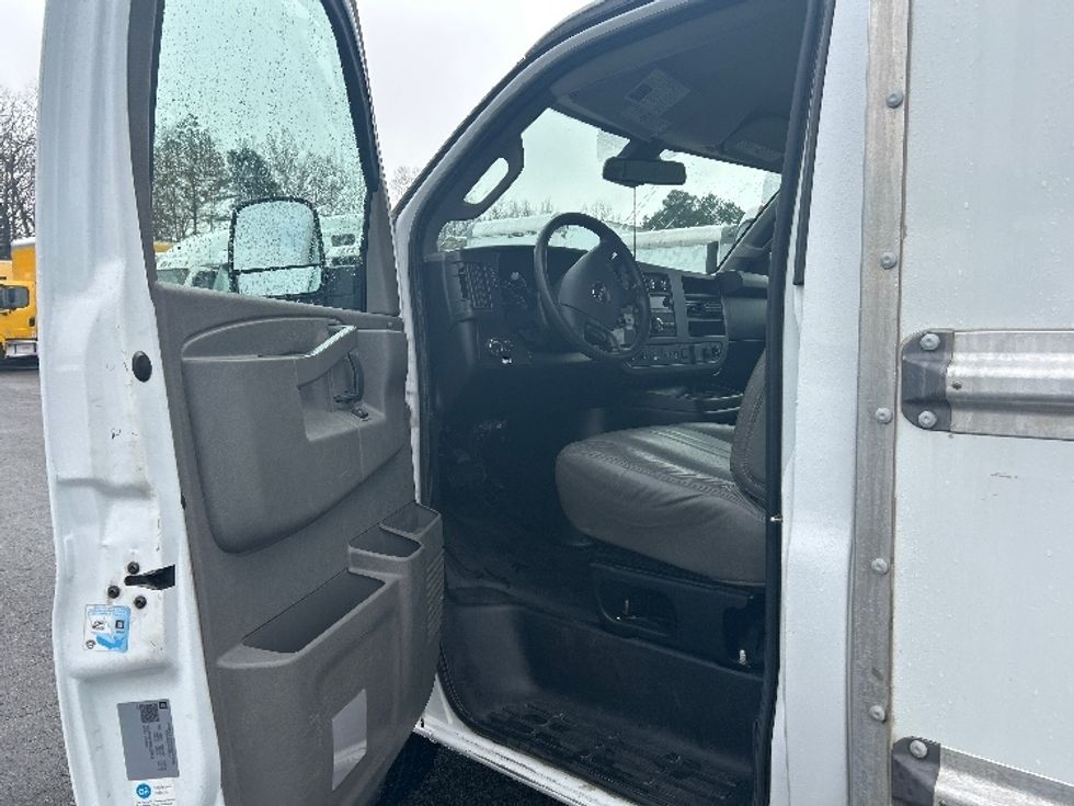 Light Duty Box Truck-Light and Medium Duty Trucks-GMC-2021-Savana G33503-Little Rock-AR-131,127\n\t\tmiles-$ 24,750 - Image 13