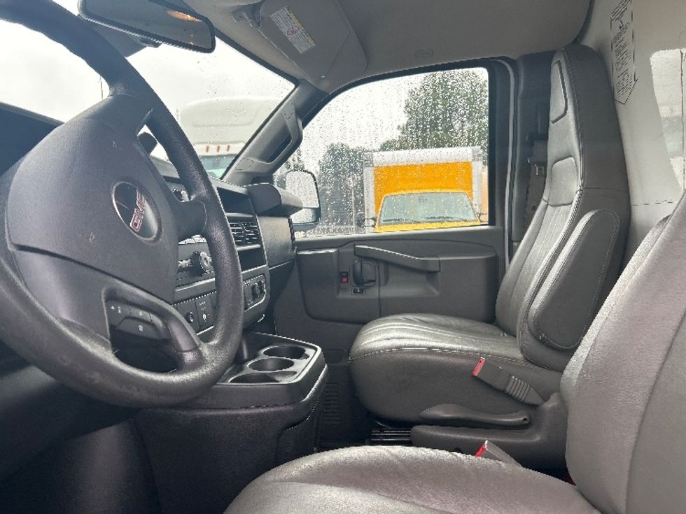 Light Duty Box Truck-Light and Medium Duty Trucks-GMC-2021-Savana G33503-Little Rock-AR-131,127\n\t\tmiles-$ 24,750 - Image 16