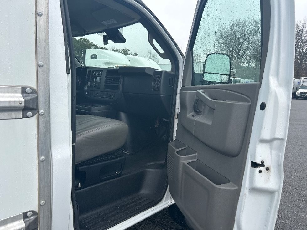 Light Duty Box Truck-Light and Medium Duty Trucks-GMC-2021-Savana G33503-Little Rock-AR-131,127\n\t\tmiles-$ 24,750 - Image 17