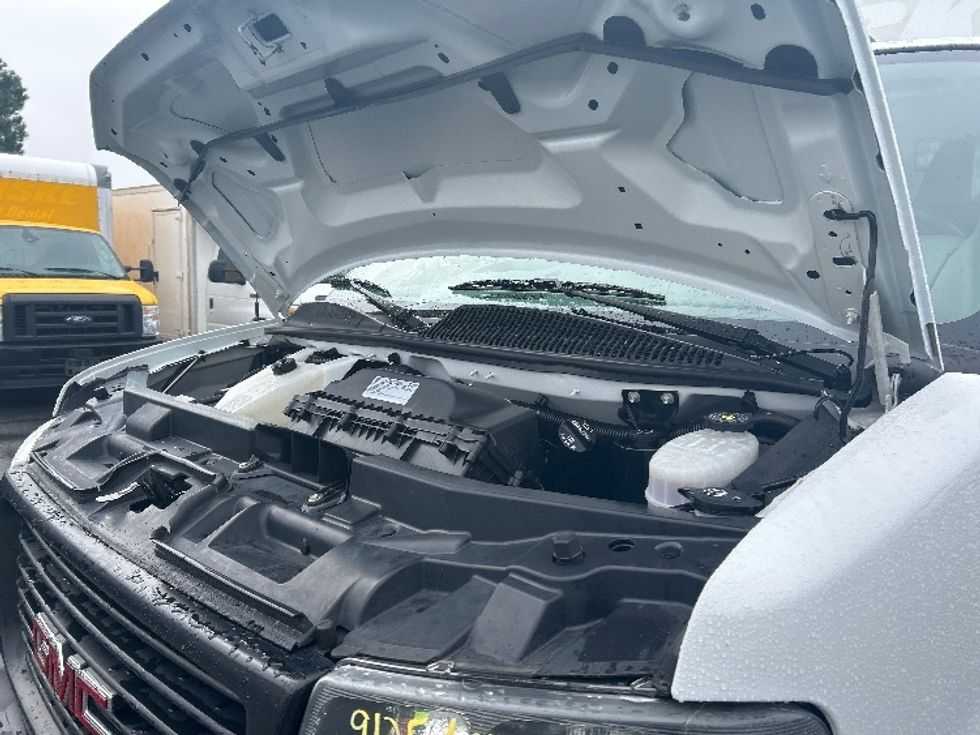 Light Duty Box Truck-Light and Medium Duty Trucks-GMC-2021-Savana G33503-Little Rock-AR-131,127\n\t\tmiles-$ 24,750 - Image 20