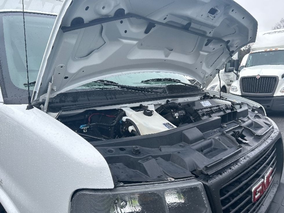 Light Duty Box Truck-Light and Medium Duty Trucks-GMC-2021-Savana G33503-Little Rock-AR-131,127\n\t\tmiles-$ 24,750 - Image 21