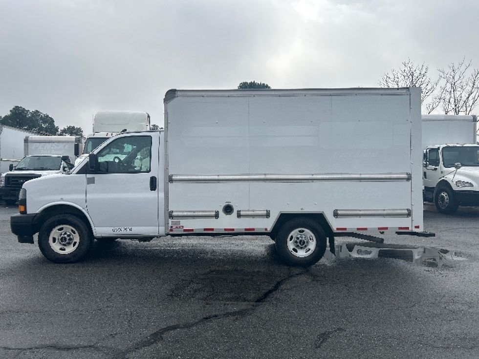 Light Duty Box Truck-Light and Medium Duty Trucks-GMC-2021-Savana G33503-Little Rock-AR-131,127\n\t\tmiles-$ 24,750 - Image 4