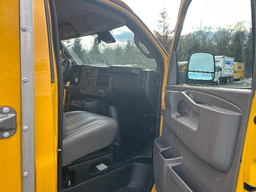 Light Duty Box Truck-Light and Medium Duty Trucks-GMC-2021-Savana G33503-Londonderry-NH-101,374\n\t\tmiles-$ 24,750 - Image 17