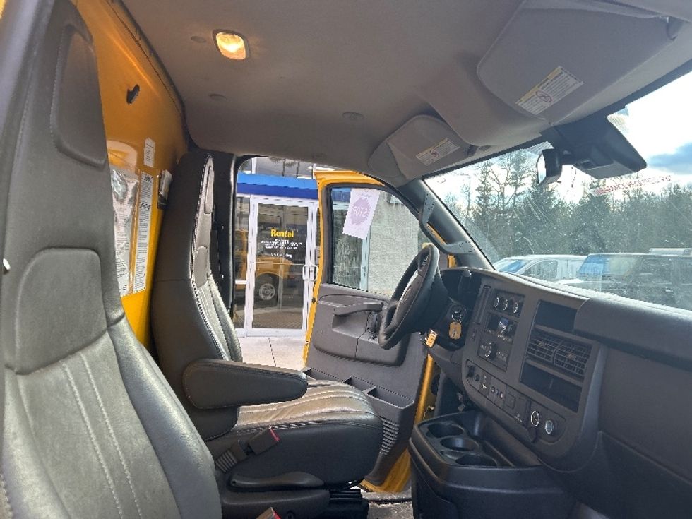Light Duty Box Truck-Light and Medium Duty Trucks-GMC-2021-Savana G33503-Londonderry-NH-101,374\n\t\tmiles-$ 24,750 - Image 19