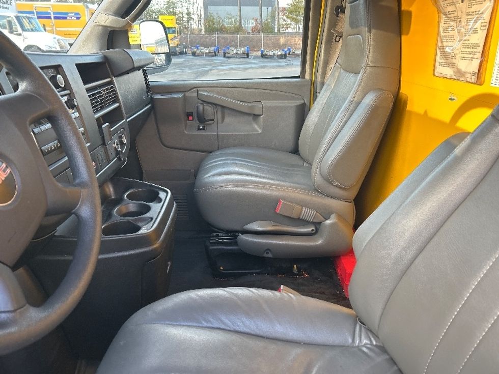 Light Duty Box Truck-Light and Medium Duty Trucks-GMC-2021-Savana G33503-Londonderry-NH-101,553\n\t\tmiles-$ 24,750 - Image 17