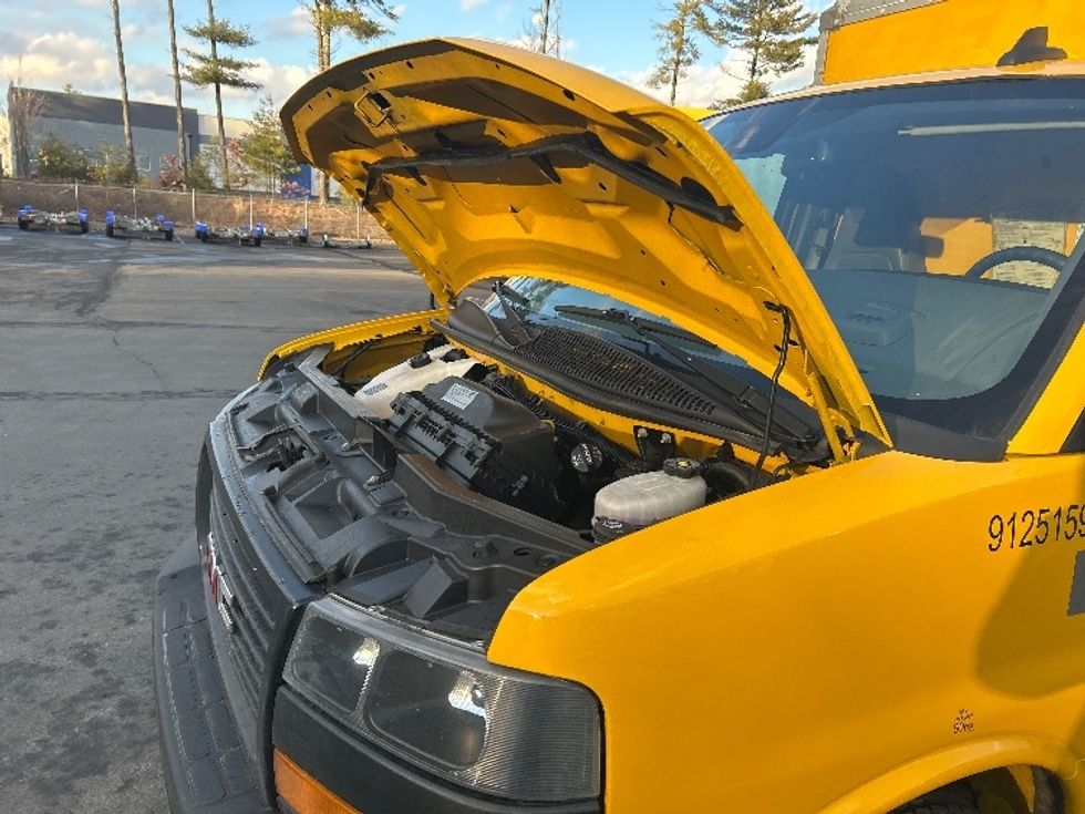 Light Duty Box Truck-Light and Medium Duty Trucks-GMC-2021-Savana G33503-Londonderry-NH-101,553\n\t\tmiles-$ 24,750 - Image 21