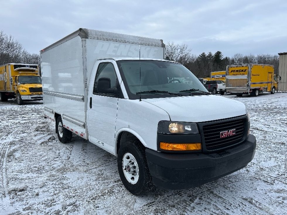 Light Duty Box Truck-Light and Medium Duty Trucks-GMC-2021-Savana G33503-Londonderry-NH-104,794\n\t\tmiles-$ 26,750 - Image 1